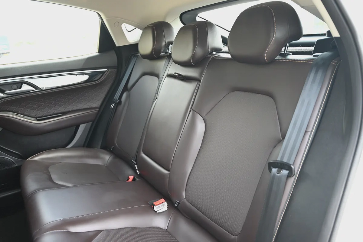 HOT DEALS - 0% DP - JAC J7 LUXURY 2023 - LOW MILEAGE - FIRST OWNER - MINT CONDITION-16-16