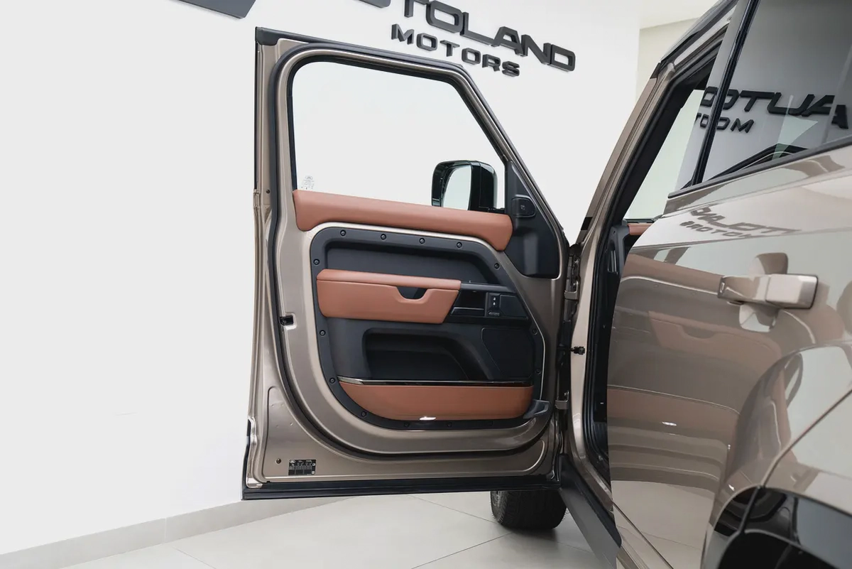 2025 LAND ROVER DEFENDER P635 OCTA | GCC 5 YEARS WARRANTY | 635 HP | HIGH SPEC-6-6