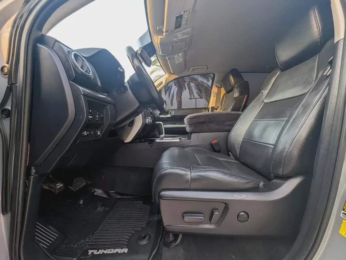 2019 Toyota Tundra Crewmax SR5 - GCC Specs interior and Exterior Excellent Condition-11-11