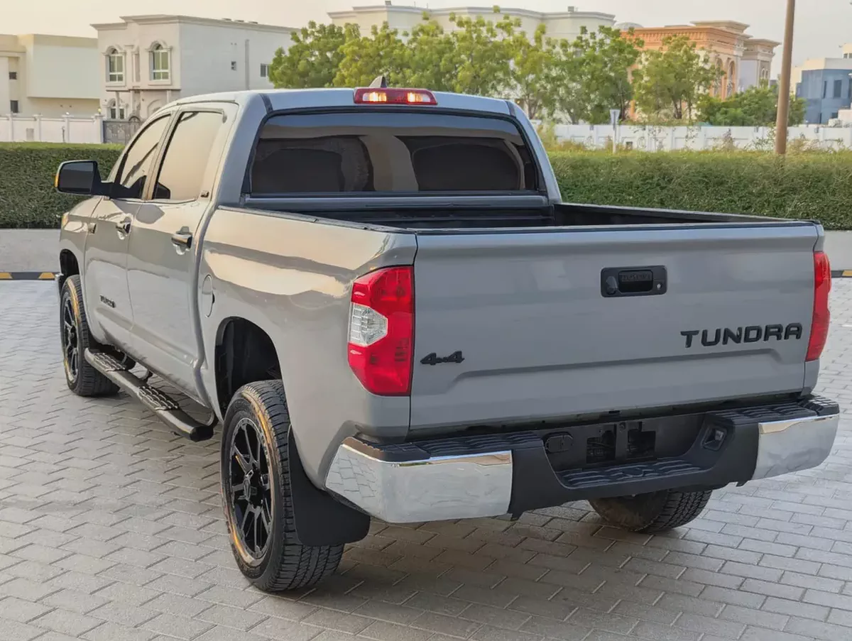 2019 Toyota Tundra Crewmax SR5 - GCC Specs interior and Exterior Excellent Condition-4-4