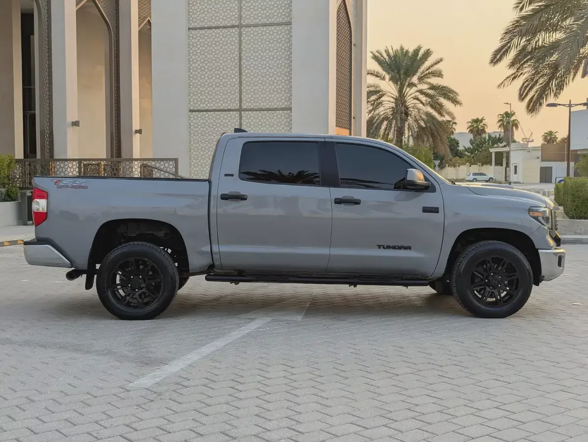 2019 Toyota Tundra Crewmax SR5 - GCC Specs interior and Exterior Excellent Condition-7-7