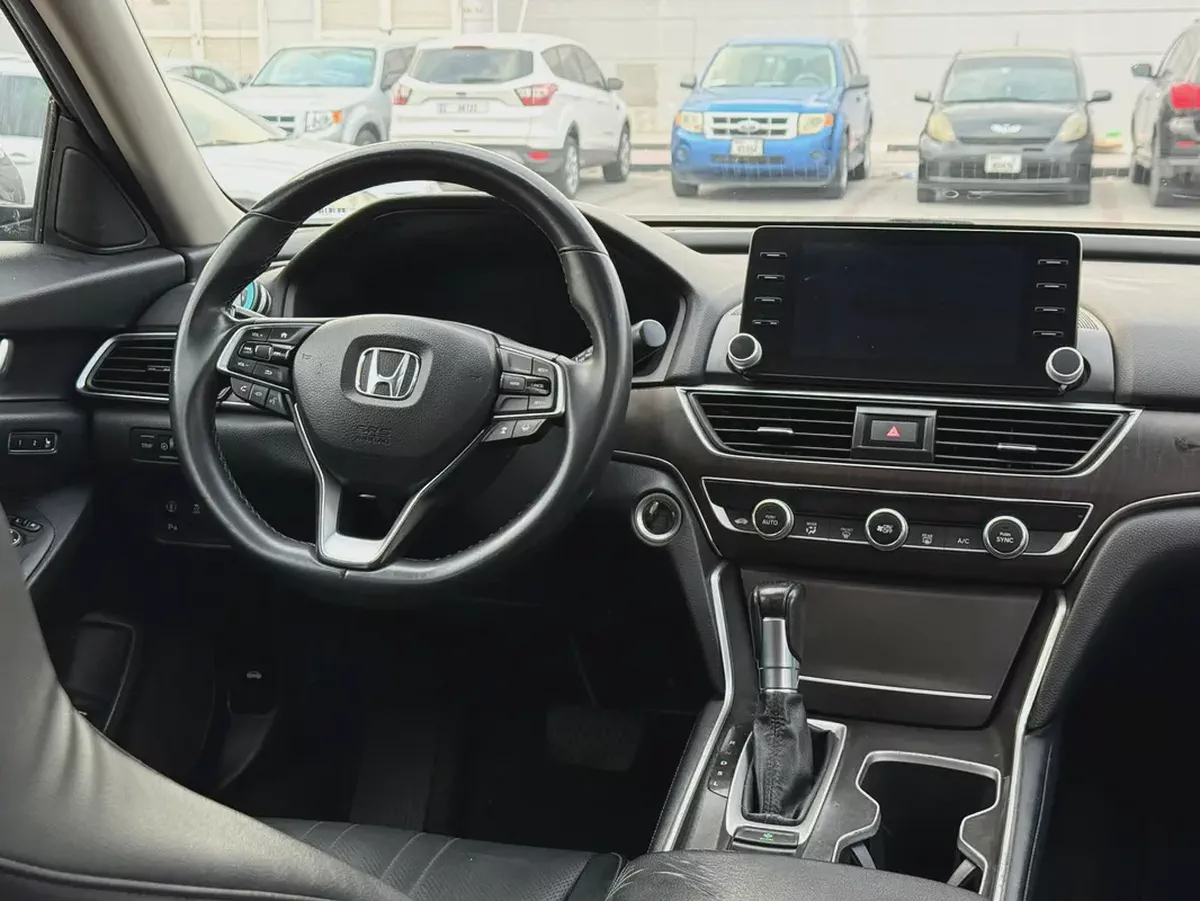 Honda Accord, 2018  GCC specs, full option, in excellent condition,-8-8