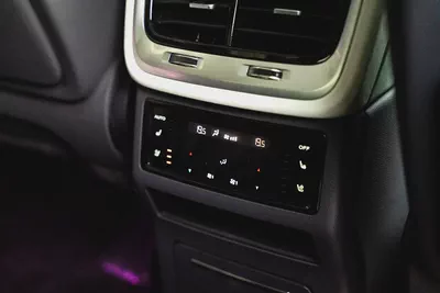 Hongqi E-HS9 Deluxe 2022 Agency Warranty Full Service History GCC-16