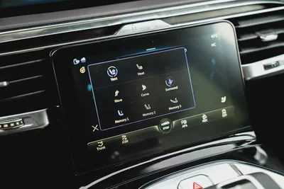 Hongqi E-HS9 Deluxe 2022 Agency Warranty Full Service History GCC-7