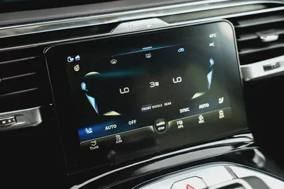 Hongqi E-HS9 Deluxe 2022 Agency Warranty Full Service History GCC-8