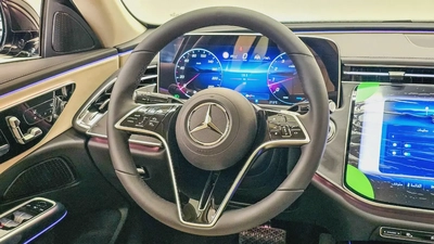 MERCEDES BENZ - E CLASS - E 200 - 2026 MODEL - BLACK COLOR - 0 KM - KOREAN SPECS-3