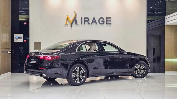 MERCEDES BENZ - E CLASS - E 200 - 2026 MODEL - BLACK COLOR - 0 KM - KOREAN SPECS