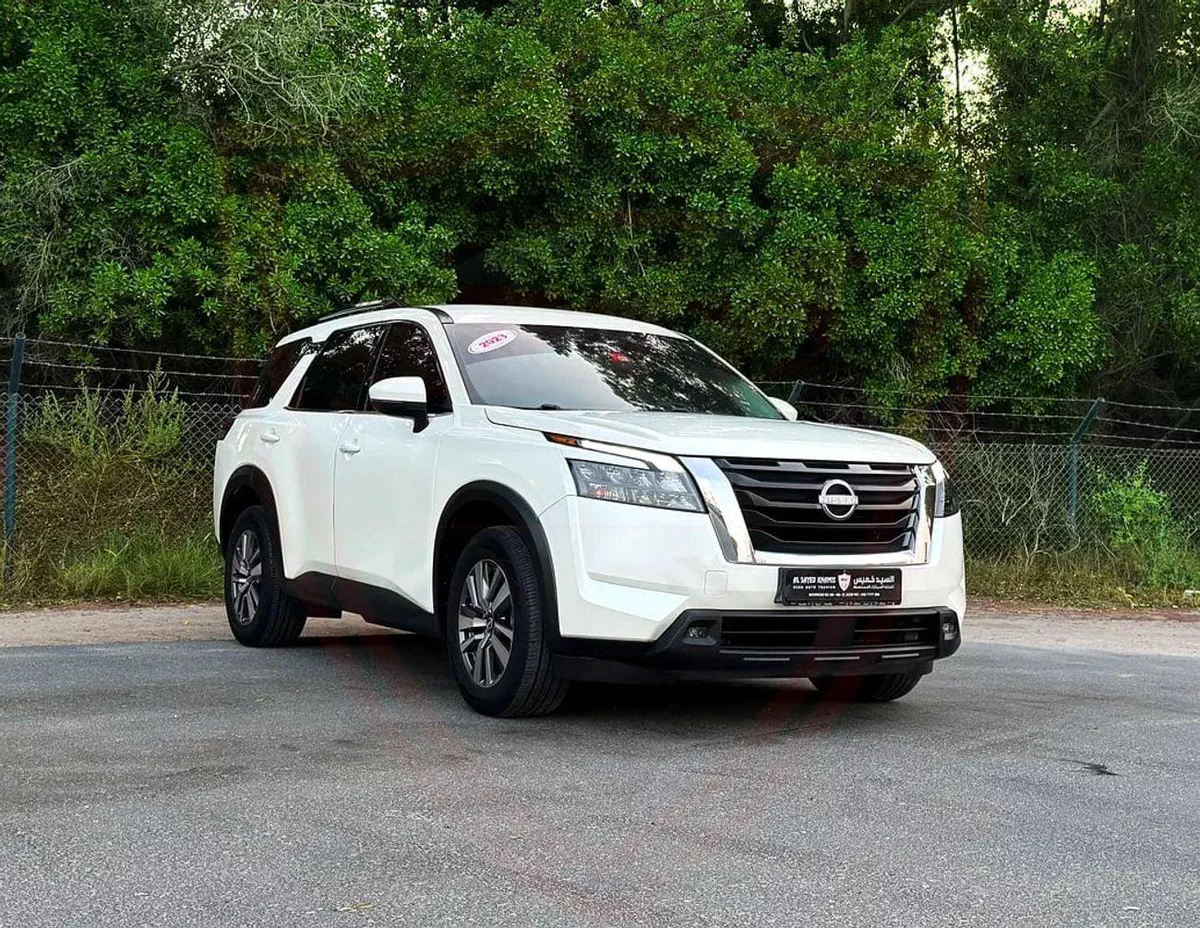 Nissan Pathfinder SV 3.5L V6 | GCC Specs | Accident-Free | Excellent Condition | 1327/Month