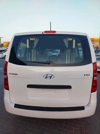 Hyundai H1 GLS 2018 - GCC Specs - Well Maintained-4