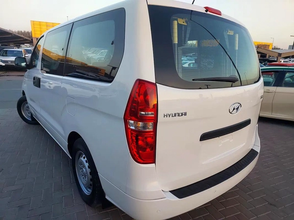 Hyundai H1 GLS 2018 - GCC Specs - Well Maintained
