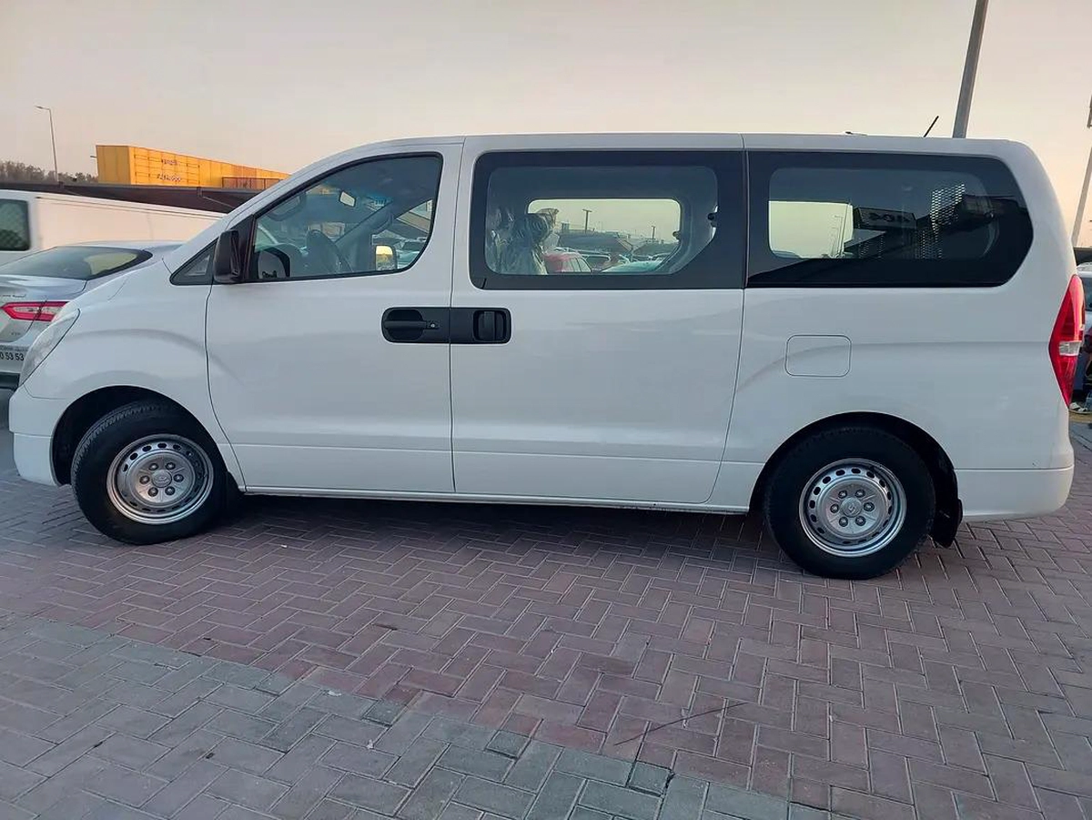 Hyundai H1 GLS 2018 - GCC Specs - Well Maintained-1-1
