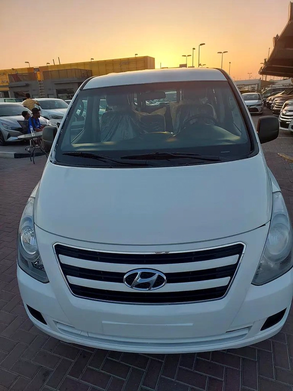 Hyundai H1 GLS 2018 - GCC Specs - Well Maintained