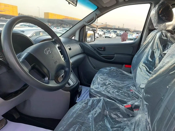 Hyundai H1 GLS 2018 - GCC Specs - Well Maintained
