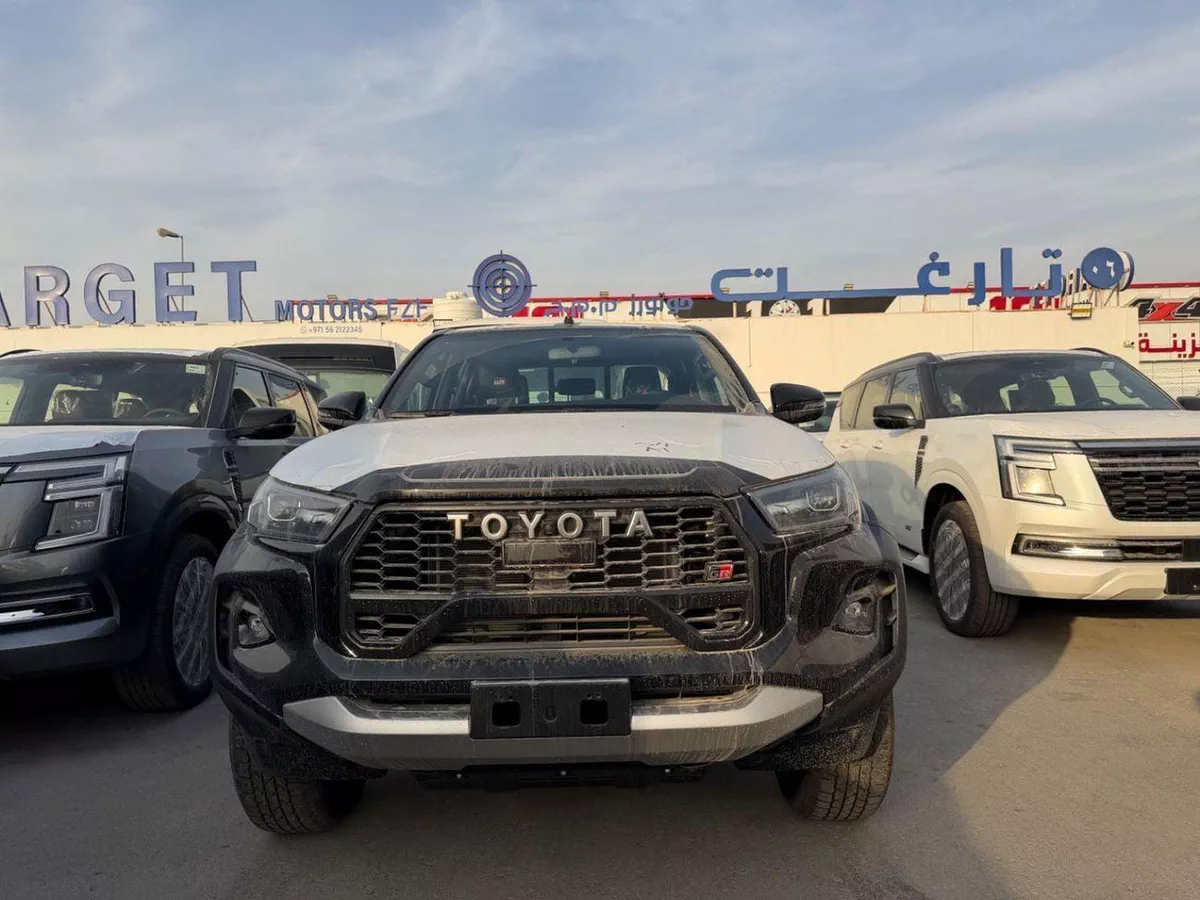 Toyota Hilux GR SPORT-1-0