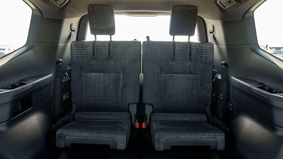 Toyota Land Cruiser GXR LC GXR 3.3D\(LHD) TOYOTA LAND CRUISER LC300 GXR 3.3D AT MY2025 – BLACK-11-0
