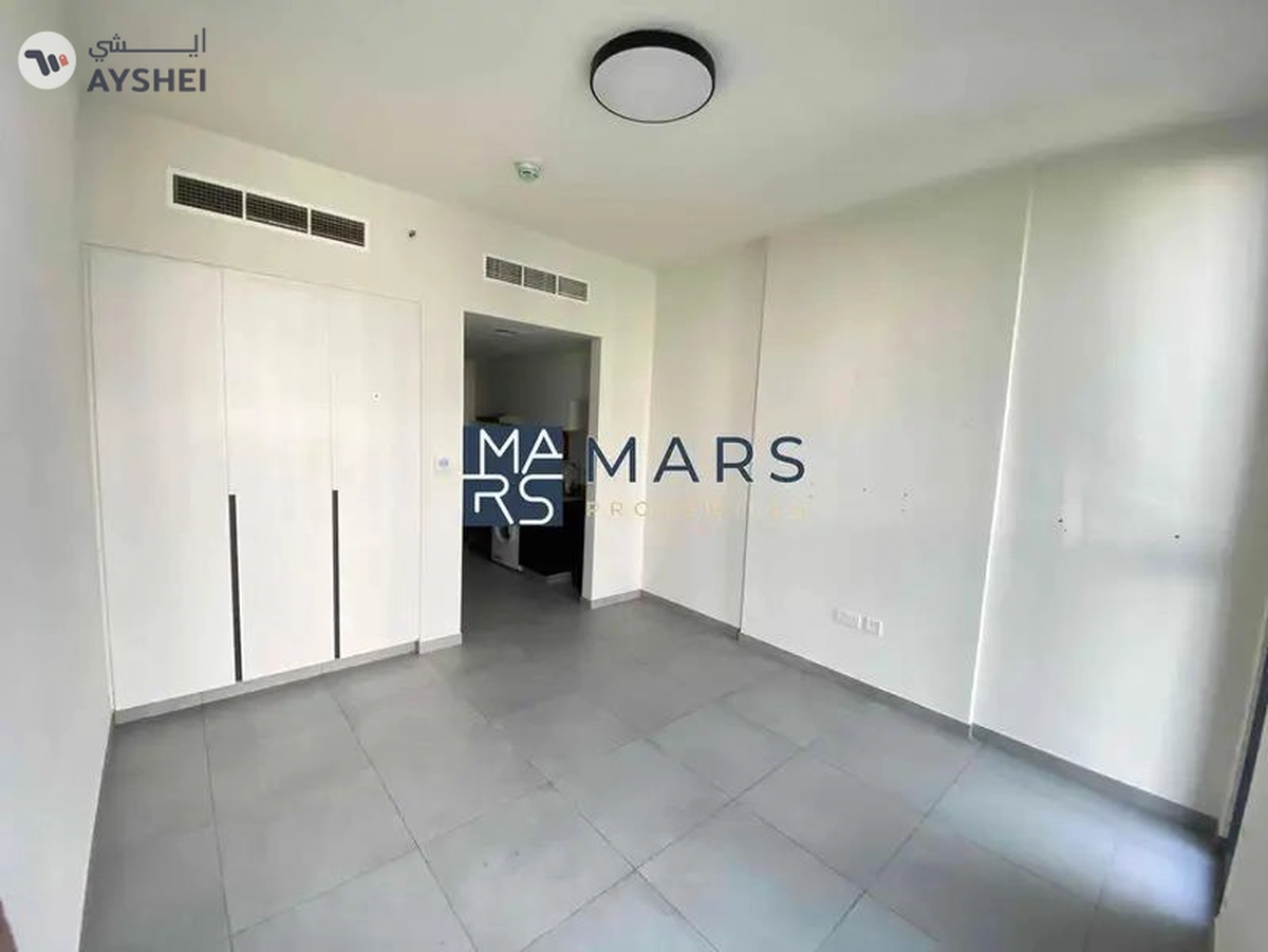 The Vibrant Studio Apartment | Spacious | East Village Aljada