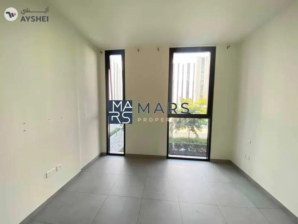 The Vibrant Studio Apartment | Spacious | East Village Aljada