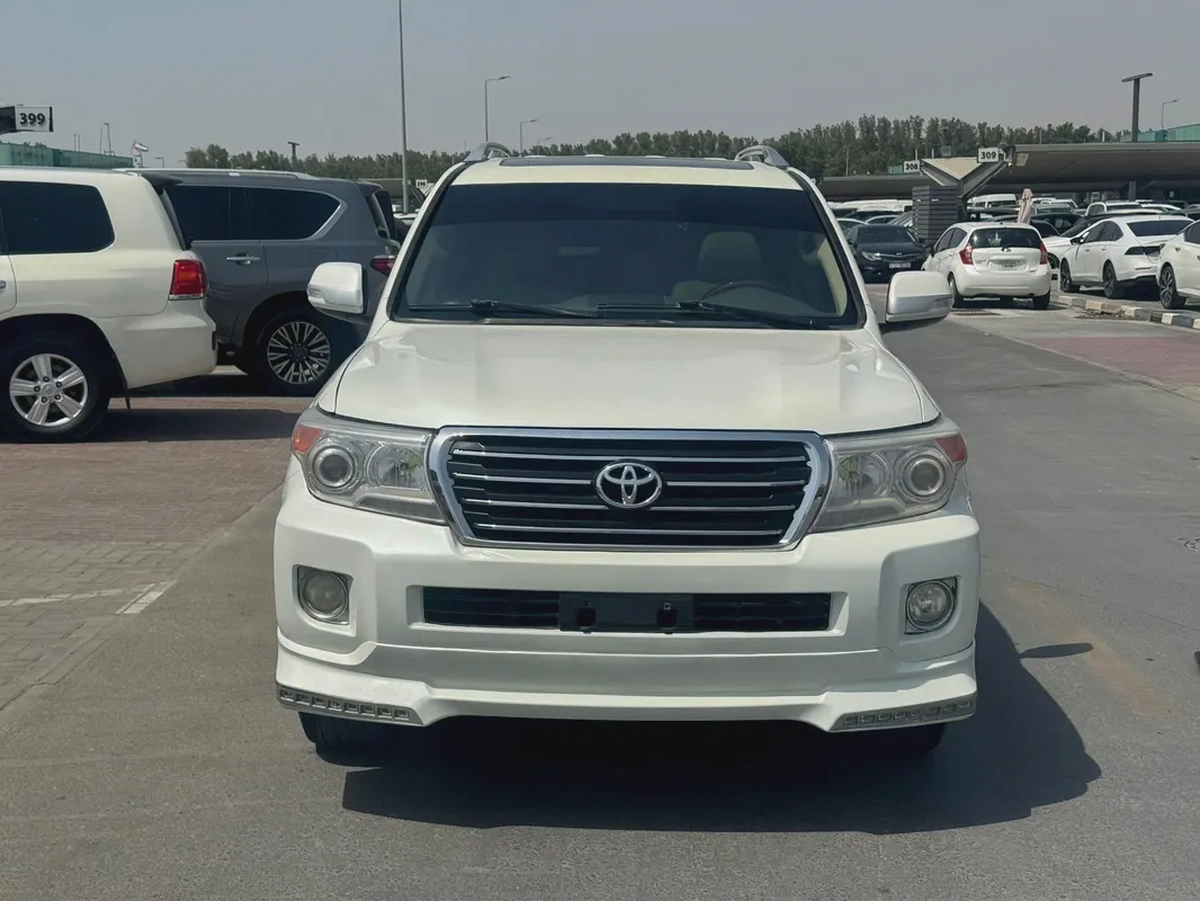 Toyita landcruiser 2013 fullopshin v8 white color GCC-0-0