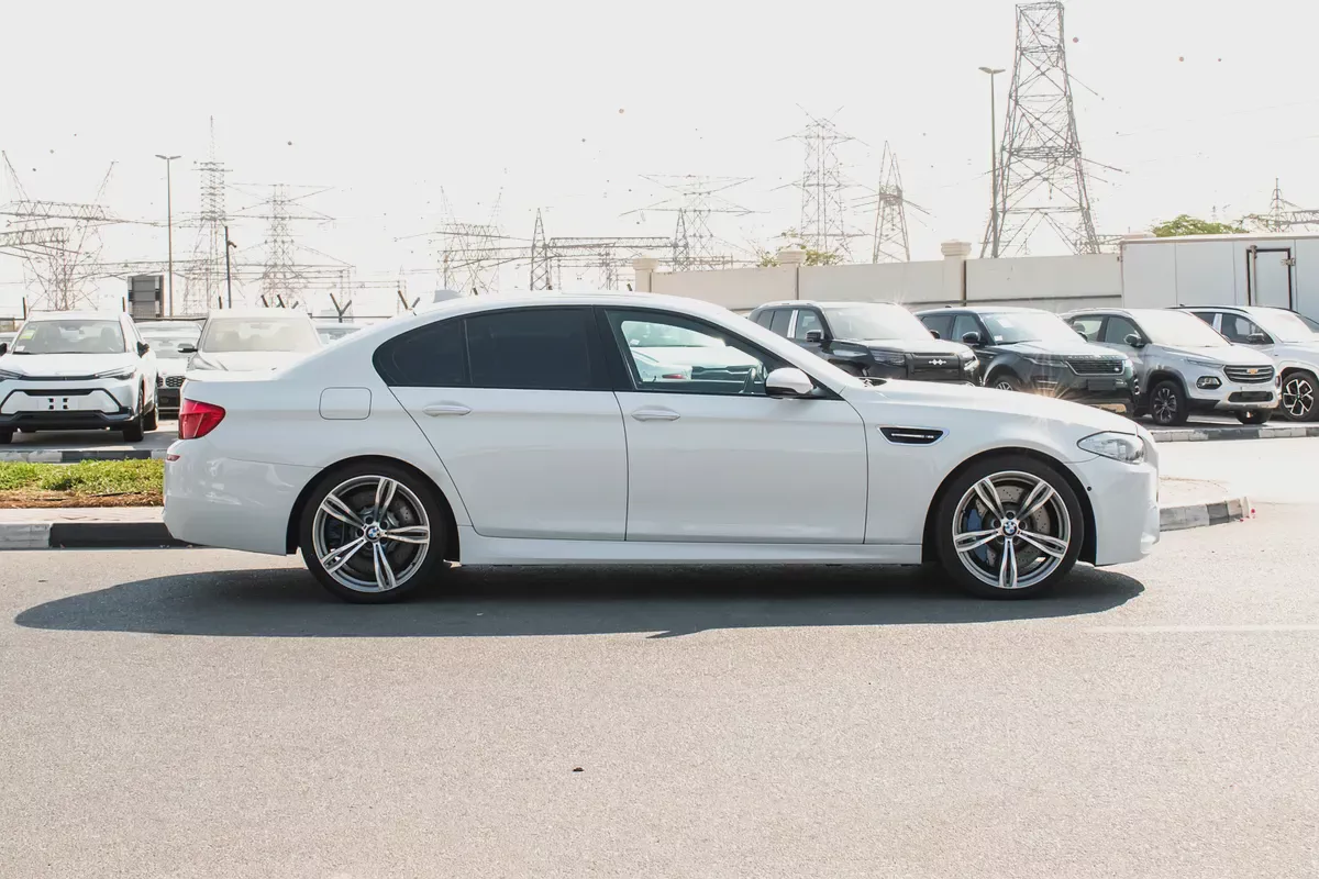 2012 - BMW M5 - IMMACULATE CONDITION - ONLY 82,000 KM DONE-3-3