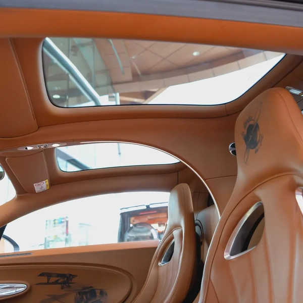 2021  BUGATTI CHRION LES LEGANDS DU CIEL ( 1 OF 20 ) DONE 6000KM ( 4 YEARS WARRANTY+ SERVICE )