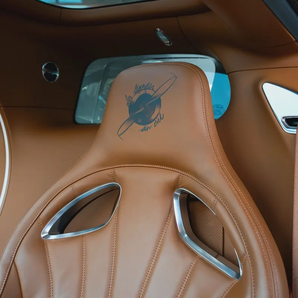 2021  BUGATTI CHRION LES LEGANDS DU CIEL ( 1 OF 20 ) DONE 6000KM ( 4 YEARS WARRANTY+ SERVICE )