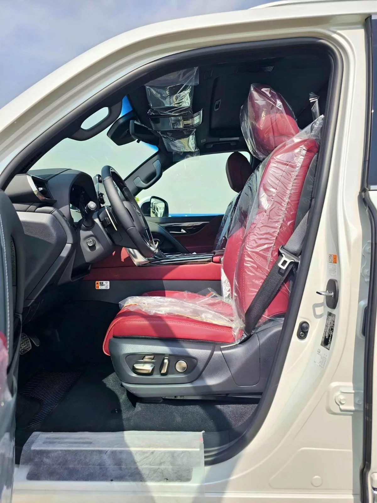 Lexus LX 500  LX500D /3.3L V6 DIESEL/ RADAR/LEATHER WITH POWER SEATS/HEADS UP DISPLAY/FULL OPTION (CODE#LX5-9-0