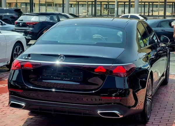 Mercedes Benz E300 AMG Under Warranty 2026 GCC - AED 325,000 (AED 345,000)