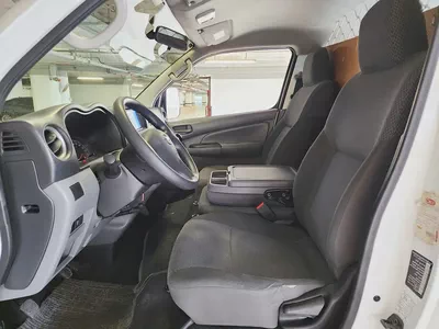 Nissan Urvan NV350 3 Seater 2022 GCC Specs - Manual - Excellent Condition-8