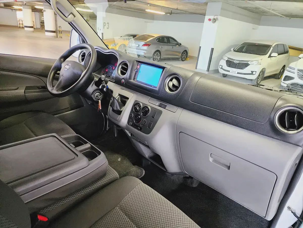 Nissan Urvan NV350 3 Seater 2022 GCC Specs - Manual - Excellent Condition-11-11