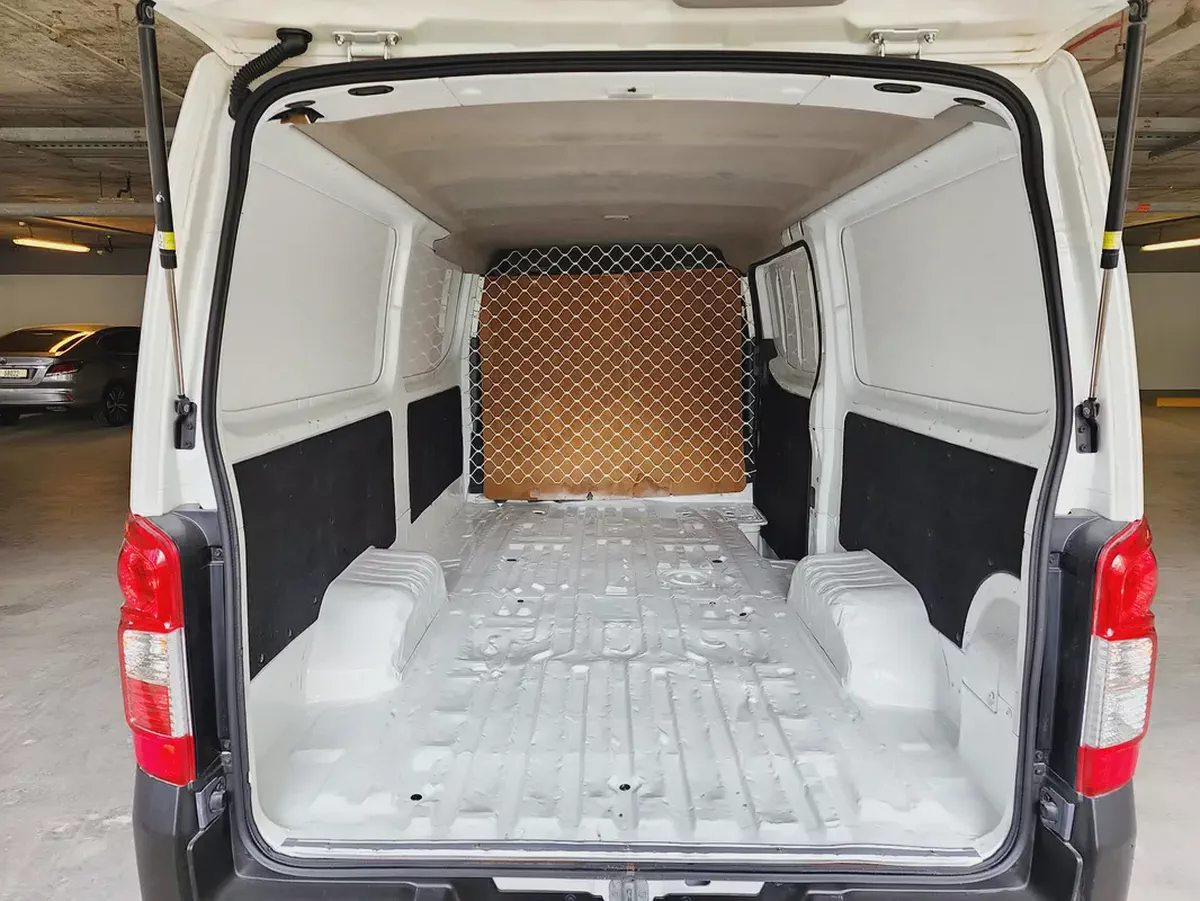 Nissan Urvan NV350 3 Seater 2022 GCC Specs - Manual - Excellent Condition-12-12