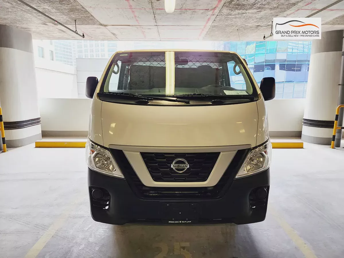 Nissan Urvan NV350 3 Seater 2022 GCC Specs - Manual - Excellent Condition-1-1