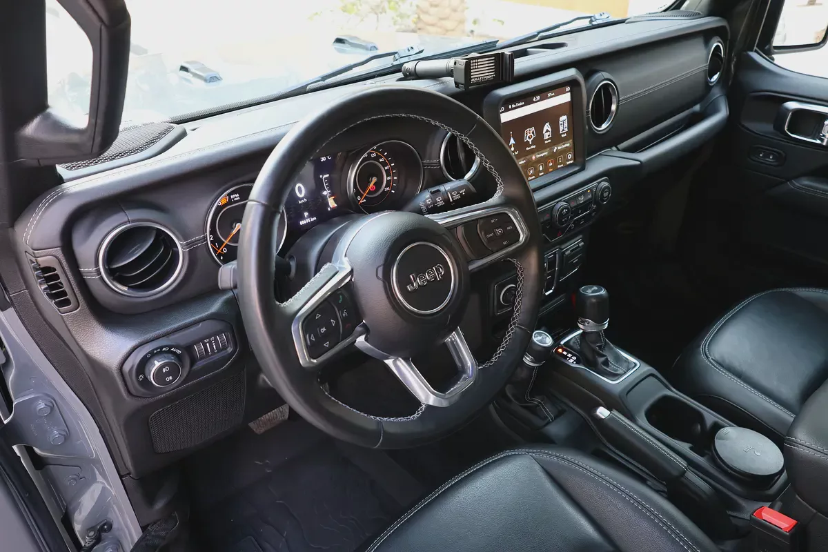 JEEP WRANGLER SAHARA UNLIMITED PLUS - GCC SPECS - UNDER WARRANTY / SERVICE CONTRACT - ACCIDENT FREE-10-10