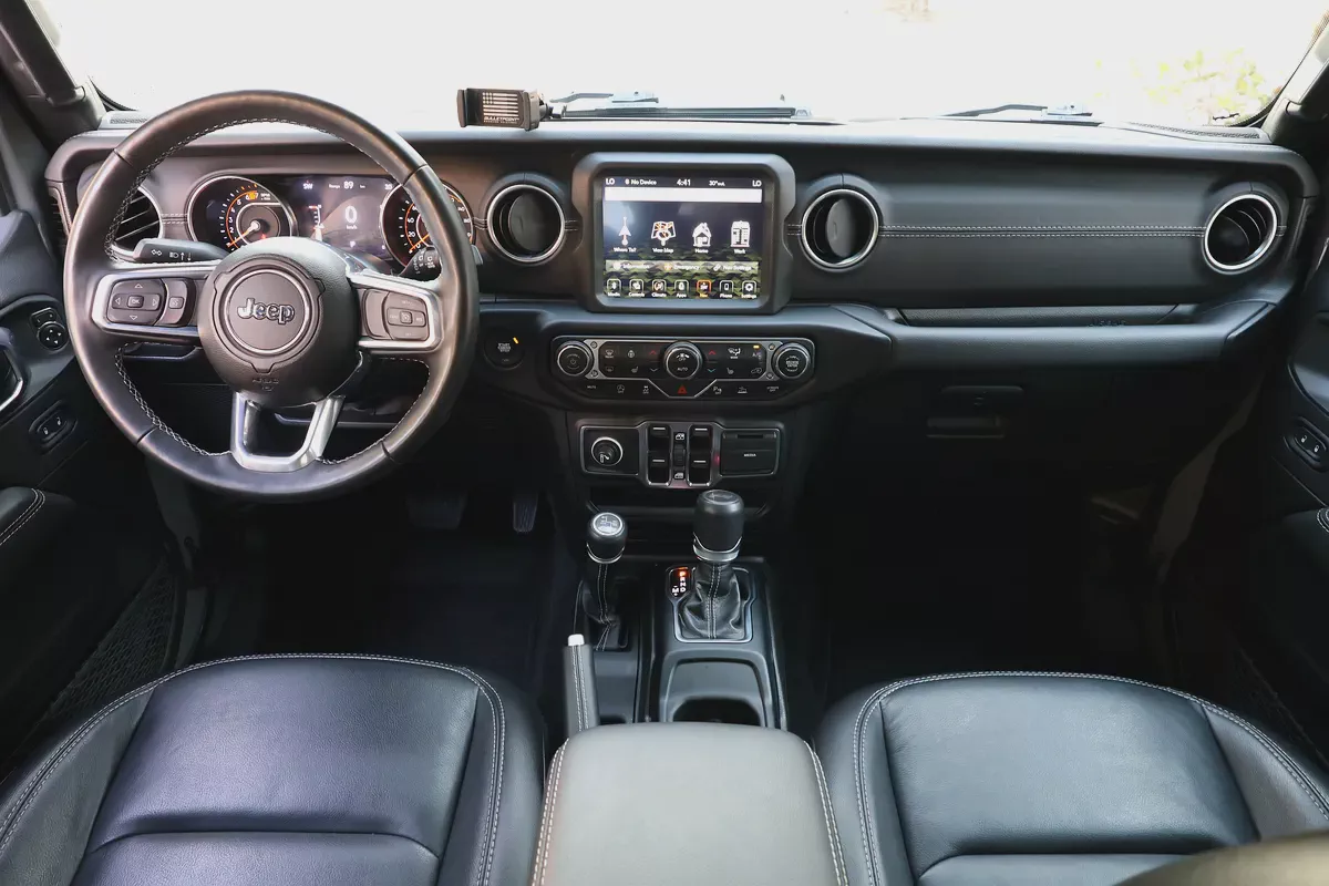 JEEP WRANGLER SAHARA UNLIMITED PLUS - GCC SPECS - UNDER WARRANTY / SERVICE CONTRACT - ACCIDENT FREE-13-13