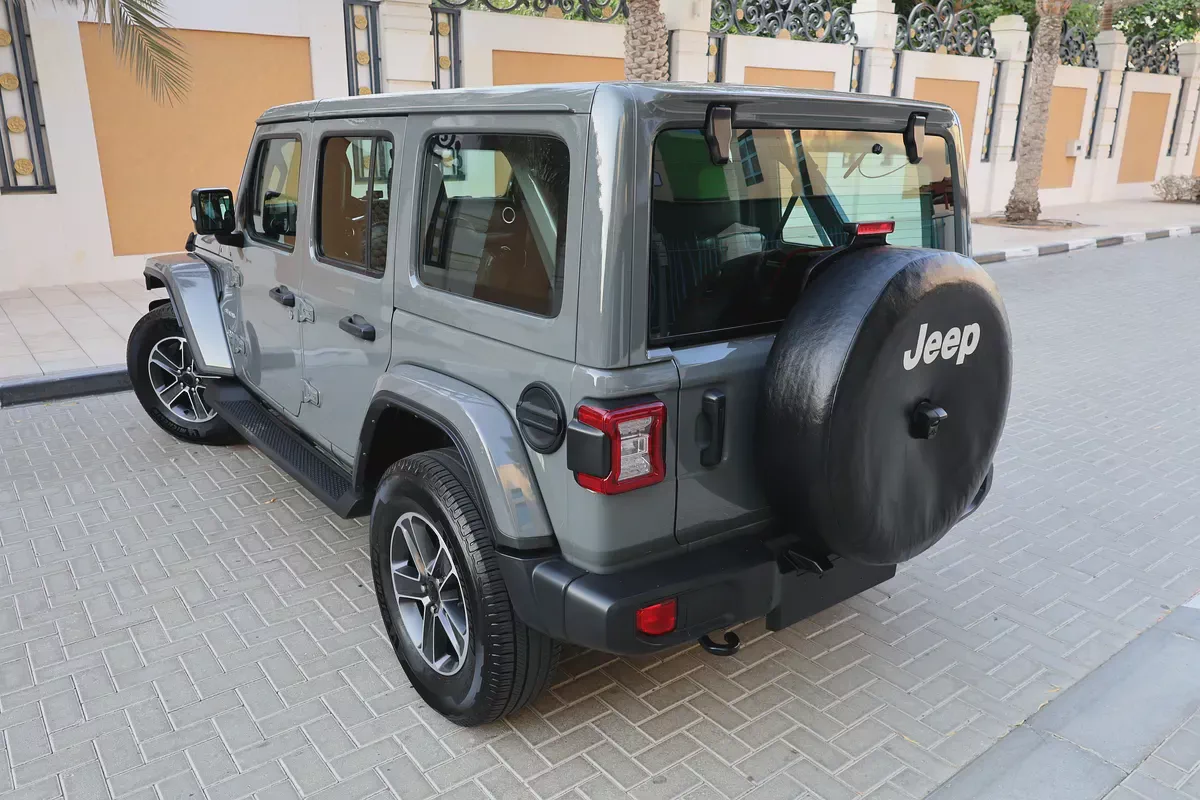 JEEP WRANGLER SAHARA UNLIMITED PLUS - GCC SPECS - UNDER WARRANTY / SERVICE CONTRACT - ACCIDENT FREE-2-2
