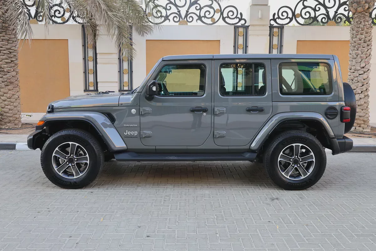JEEP WRANGLER SAHARA UNLIMITED PLUS - GCC SPECS - UNDER WARRANTY / SERVICE CONTRACT - ACCIDENT FREE-7-7
