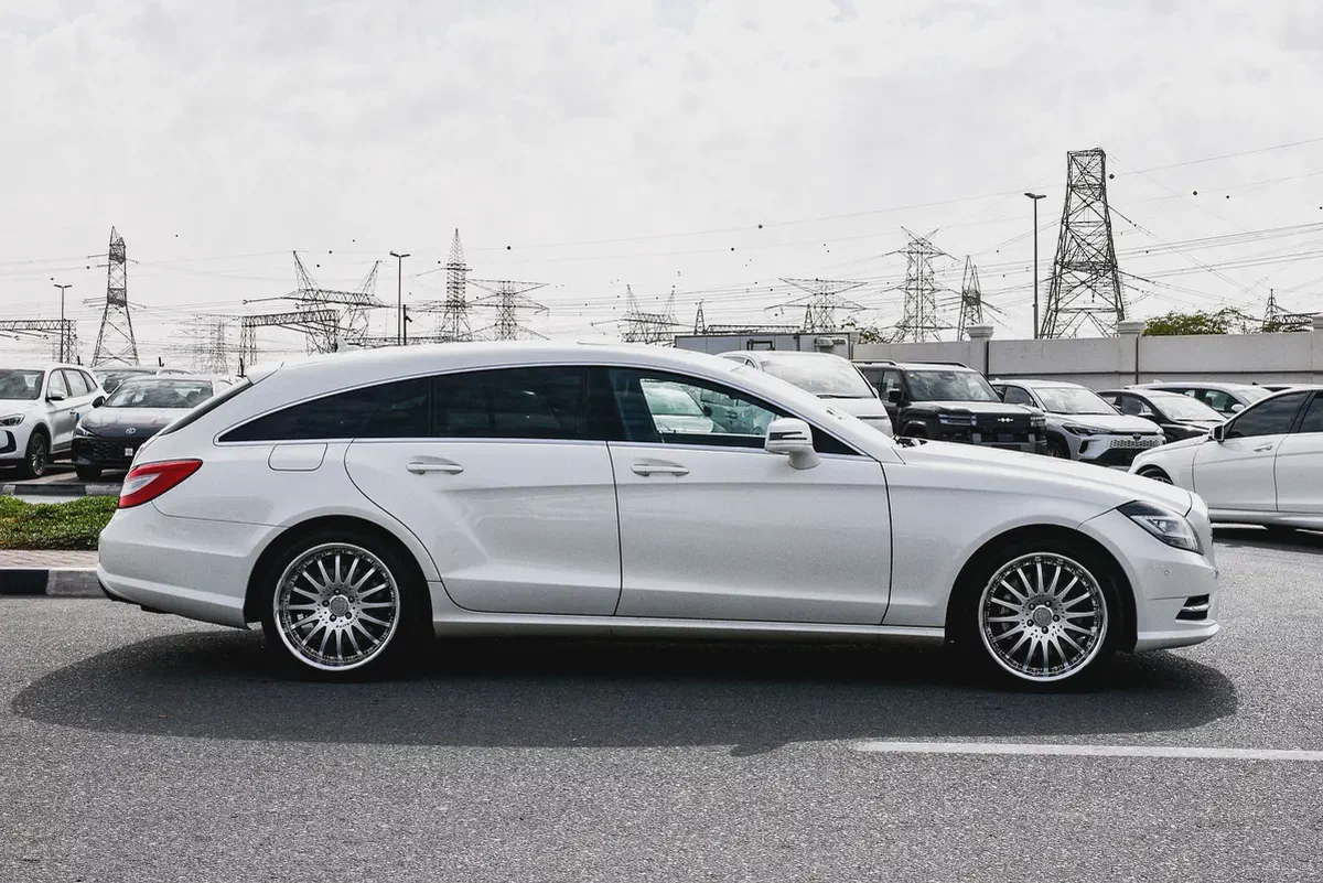 2013 - BENZ CLS550 STW - SUPER CLEAN - LIKE NEW - ONLY 138,000 KM-3-3