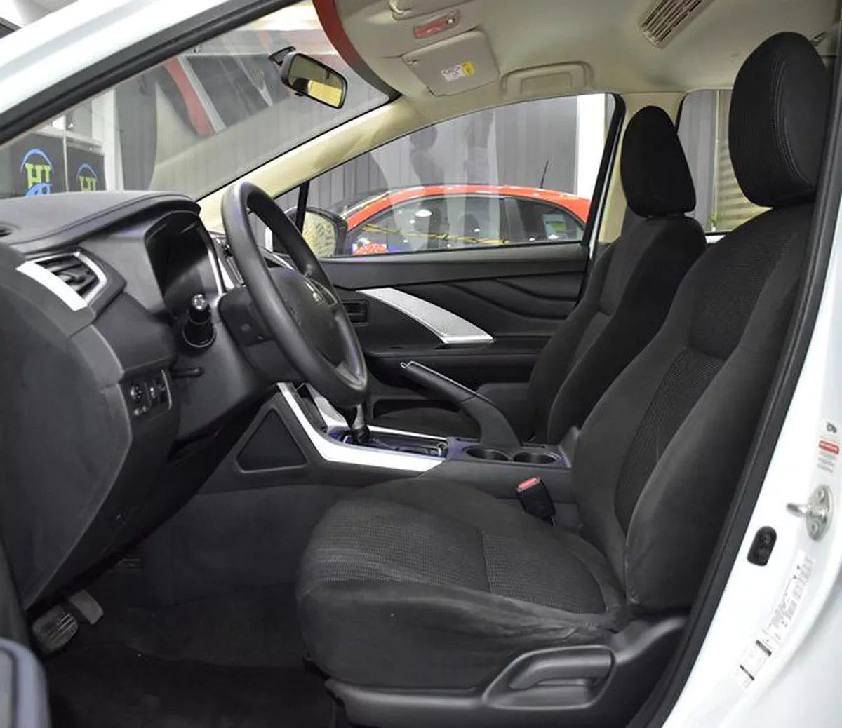 Mitsubishi Xpander ( 2022 Model ) in Whi...-4-4