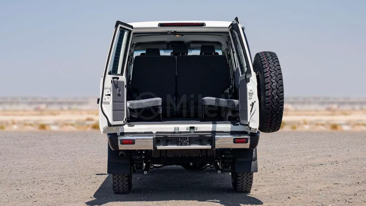 Toyota Land Cruiser 70 LAND CRUISER LC76-9-0