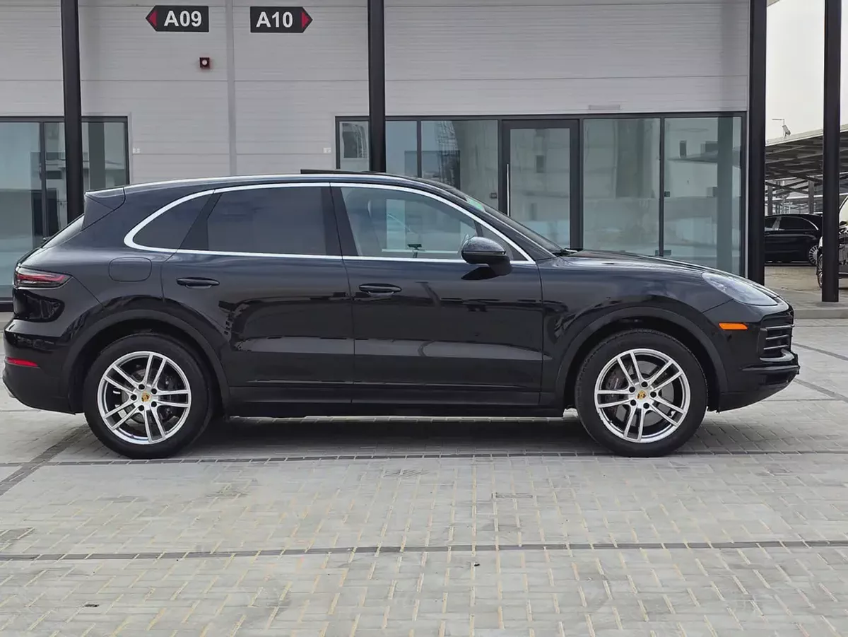 Porsche Cayenne 2023 American Specs Excellent Condition-7-7