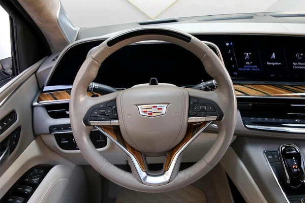 CADILLAC ESCALADE - ESV 4WD - PREMIUM LUXURY - 2023 - FULLY LOADED - AMZING CONDITION