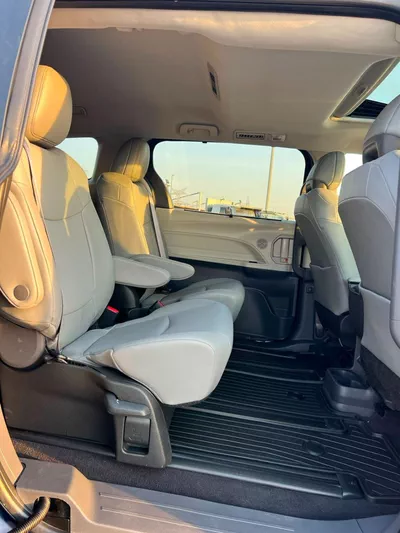 Toyota Sienna  2024 Toyota Sienna XLE Hybrid Full Option 2.5L V4 - 7 Seater Doors Full Auto With Radar - Rear Camer-9