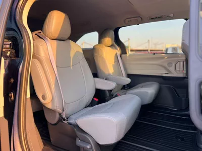 Toyota Sienna  2024 Toyota Sienna XLE Hybrid Full Option 2.5L V4 - 7 Seater Doors Full Auto With Radar - Rear Camer-10