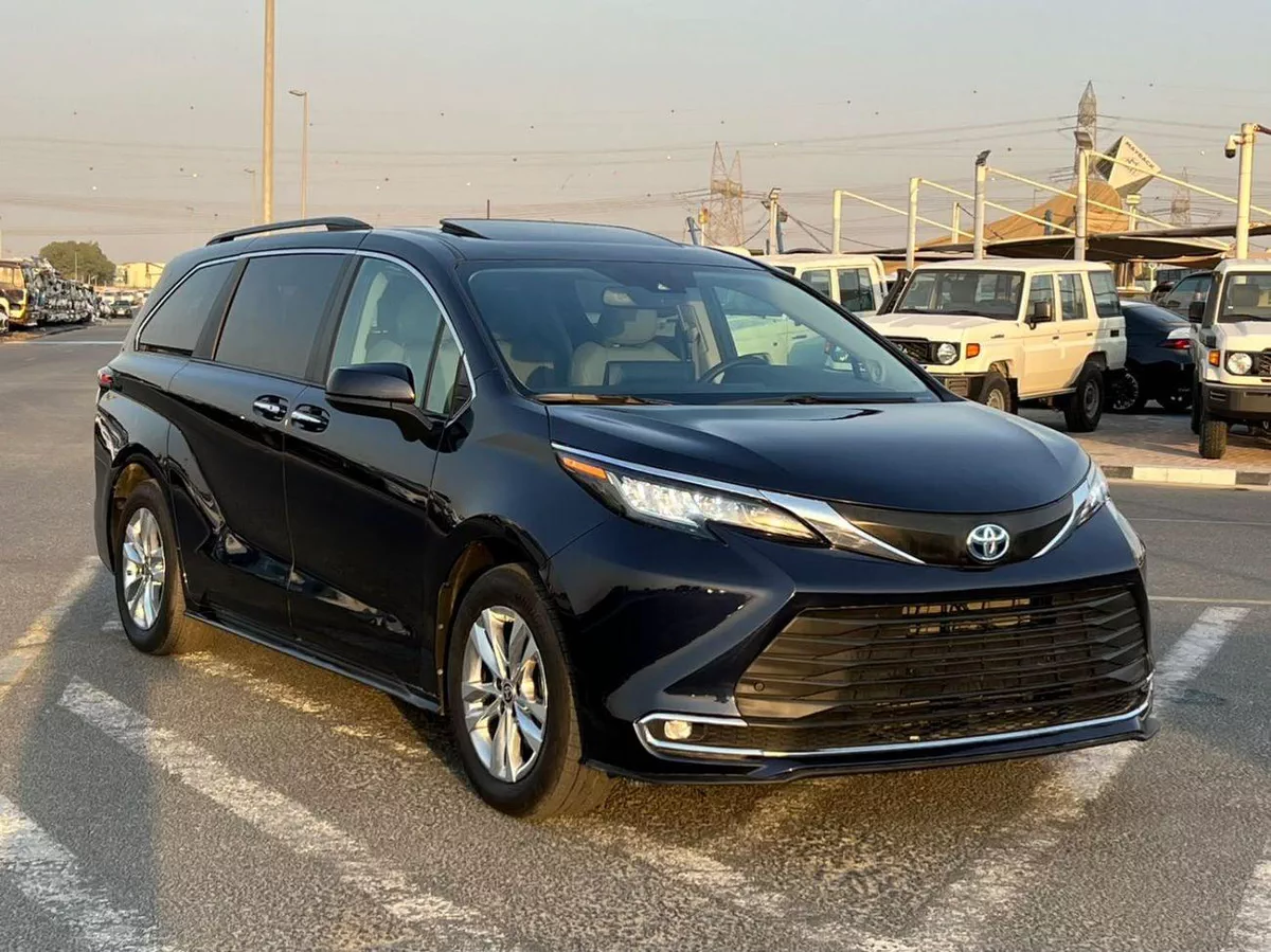 Toyota Sienna  2024 Toyota Sienna XLE Hybrid Full Option 2.5L V4 - 7 Seater Doors Full Auto With Radar - Rear Camer