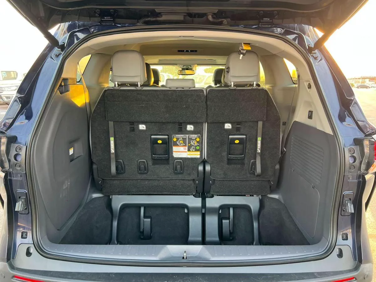 Toyota Sienna  2024 Toyota Sienna XLE Hybrid Full Option 2.5L V4 - 7 Seater Doors Full Auto With Radar - Rear Camer-19-0