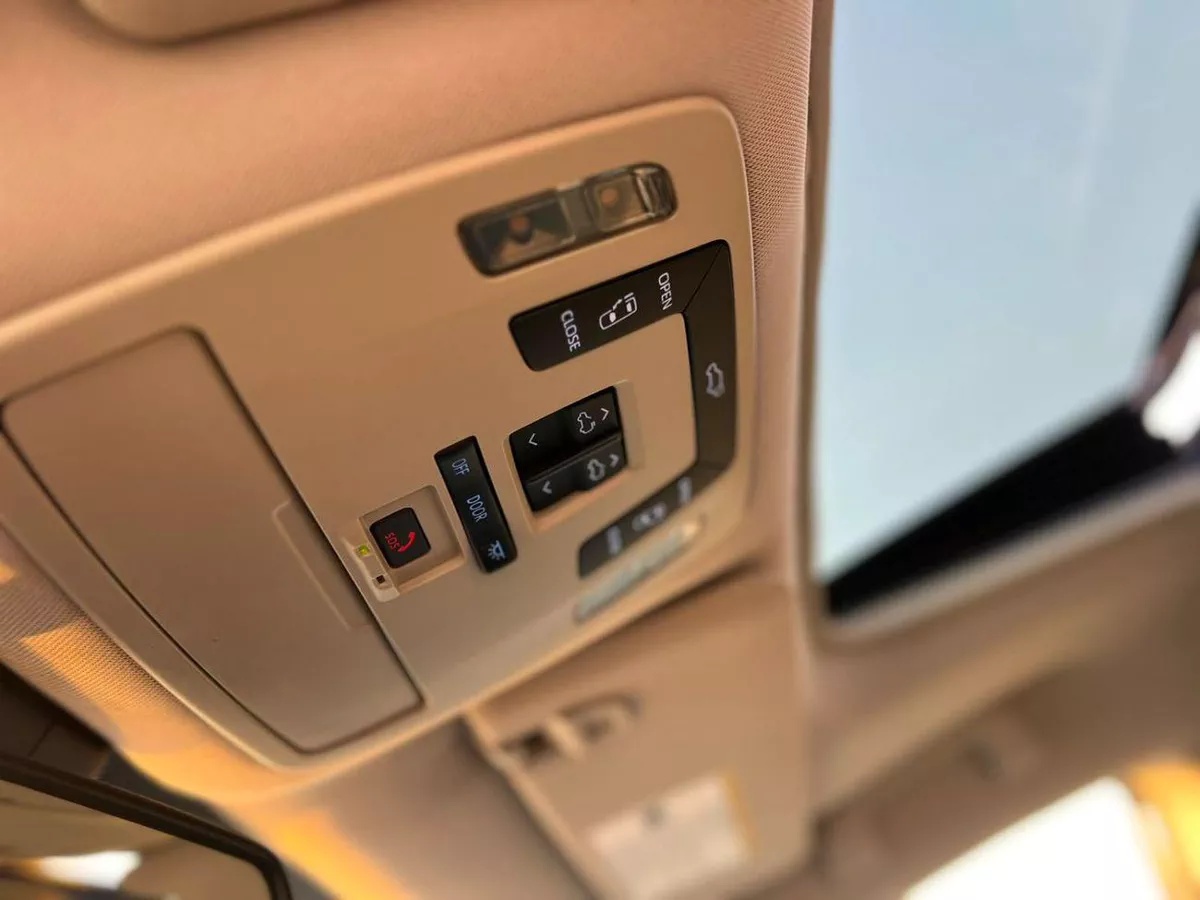 Toyota Sienna  2024 Toyota Sienna XLE Hybrid Full Option 2.5L V4 - 7 Seater Doors Full Auto With Radar - Rear Camer-22-0