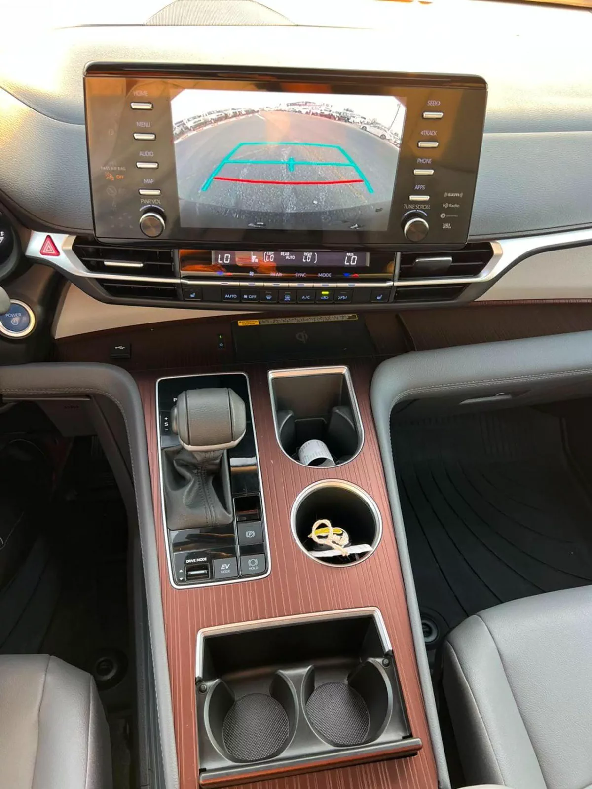 Toyota Sienna  2024 Toyota Sienna XLE Hybrid Full Option 2.5L V4 - 7 Seater Doors Full Auto With Radar - Rear Camer-23-0