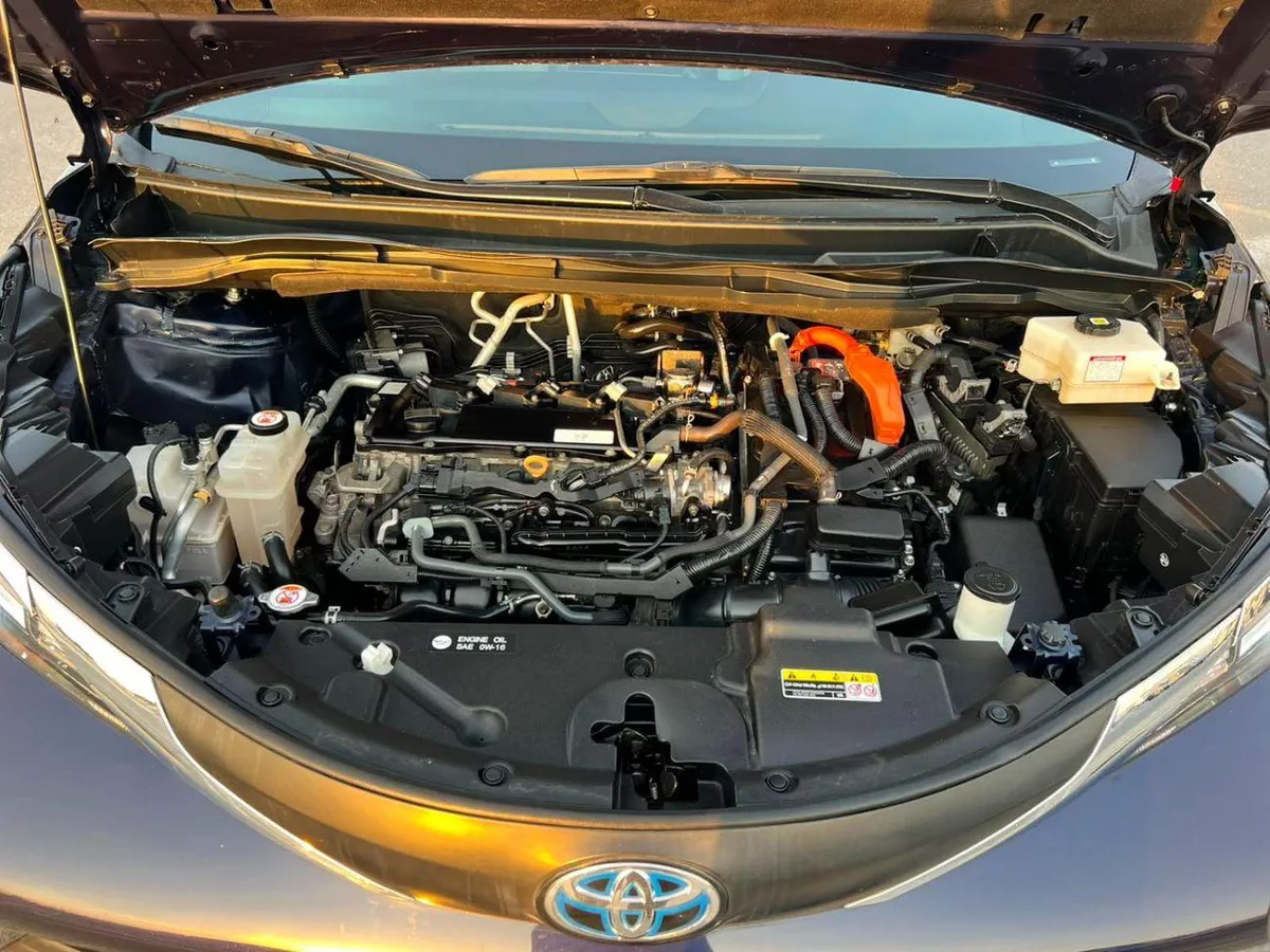 Toyota Sienna  2024 Toyota Sienna XLE Hybrid Full Option 2.5L V4 - 7 Seater Doors Full Auto With Radar - Rear Camer-24-0