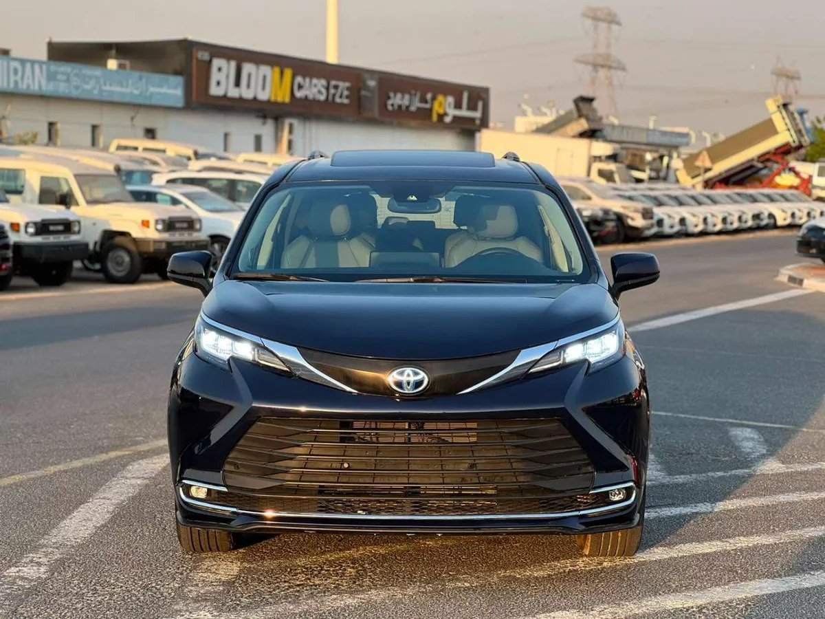 Toyota Sienna  2024 Toyota Sienna XLE Hybrid Full Option 2.5L V4 - 7 Seater Doors Full Auto With Radar - Rear Camer-1-0
