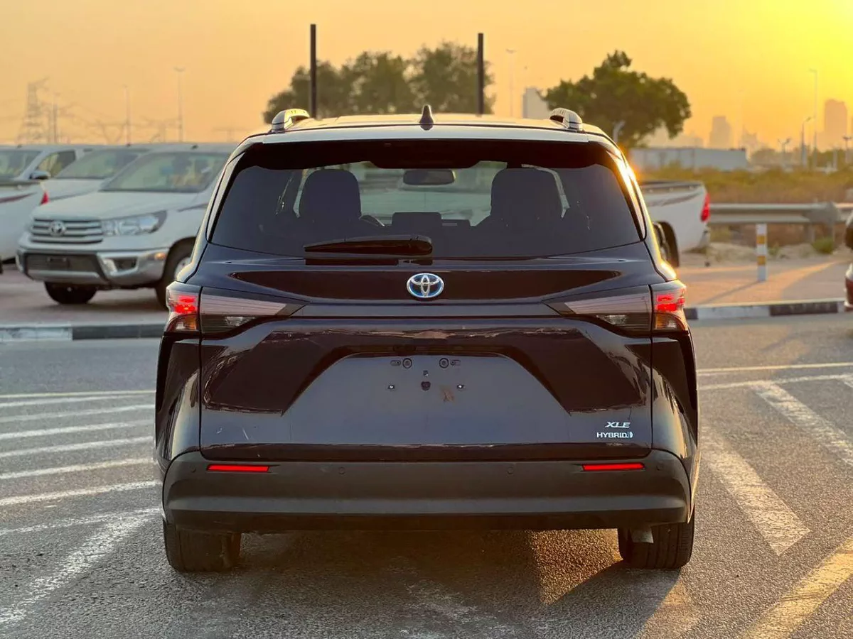 Toyota Sienna  2024 Toyota Sienna XLE Hybrid Full Option 2.5L V4 - 7 Seater Doors Full Auto With Radar - Rear Camer-4-0