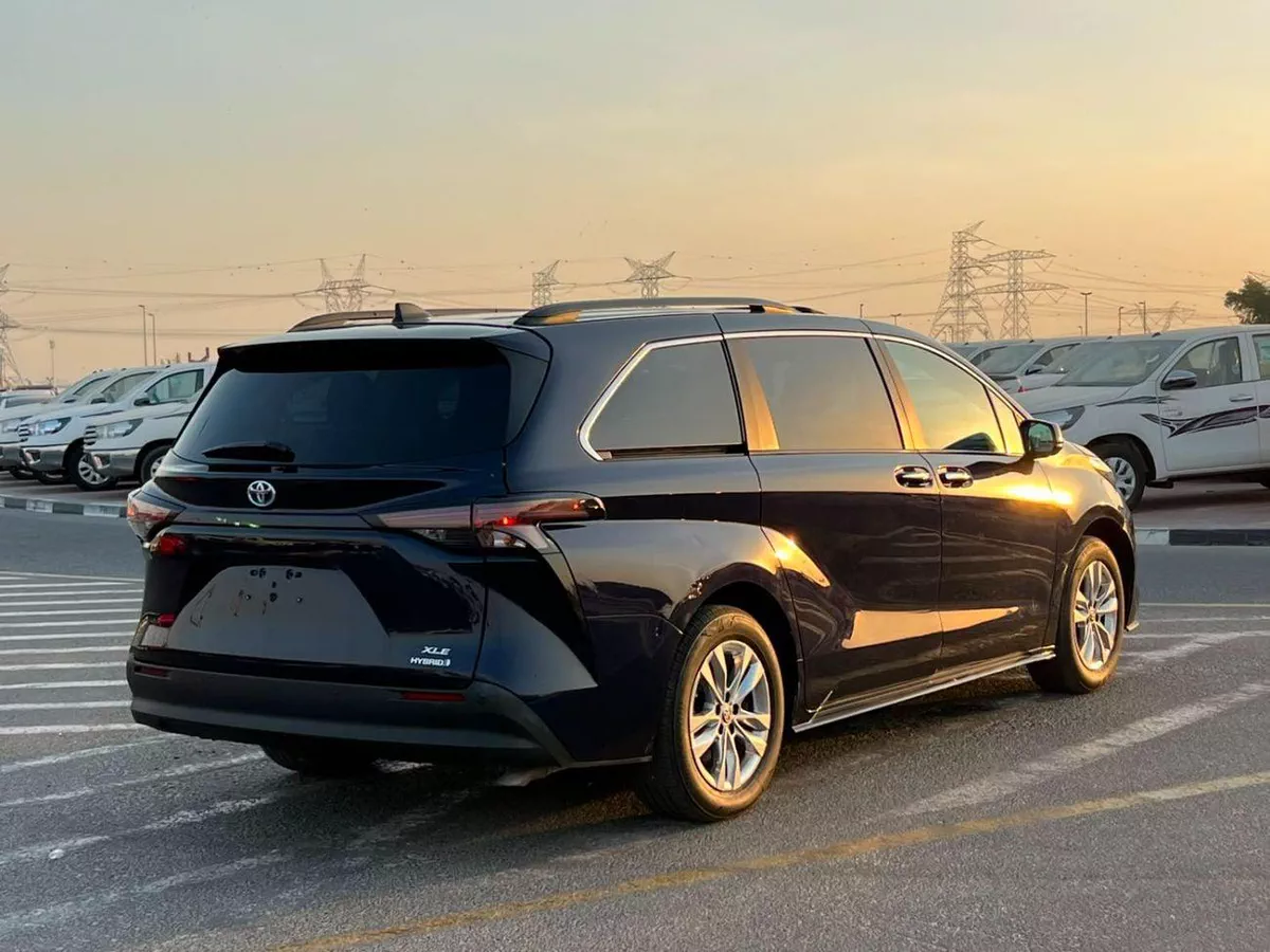 Toyota Sienna  2024 Toyota Sienna XLE Hybrid Full Option 2.5L V4 - 7 Seater Doors Full Auto With Radar - Rear Camer-5-0